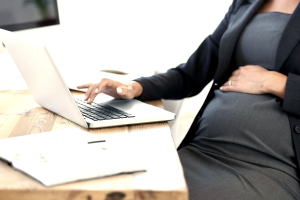 Você conhece os direitos da gestante no trabalho?